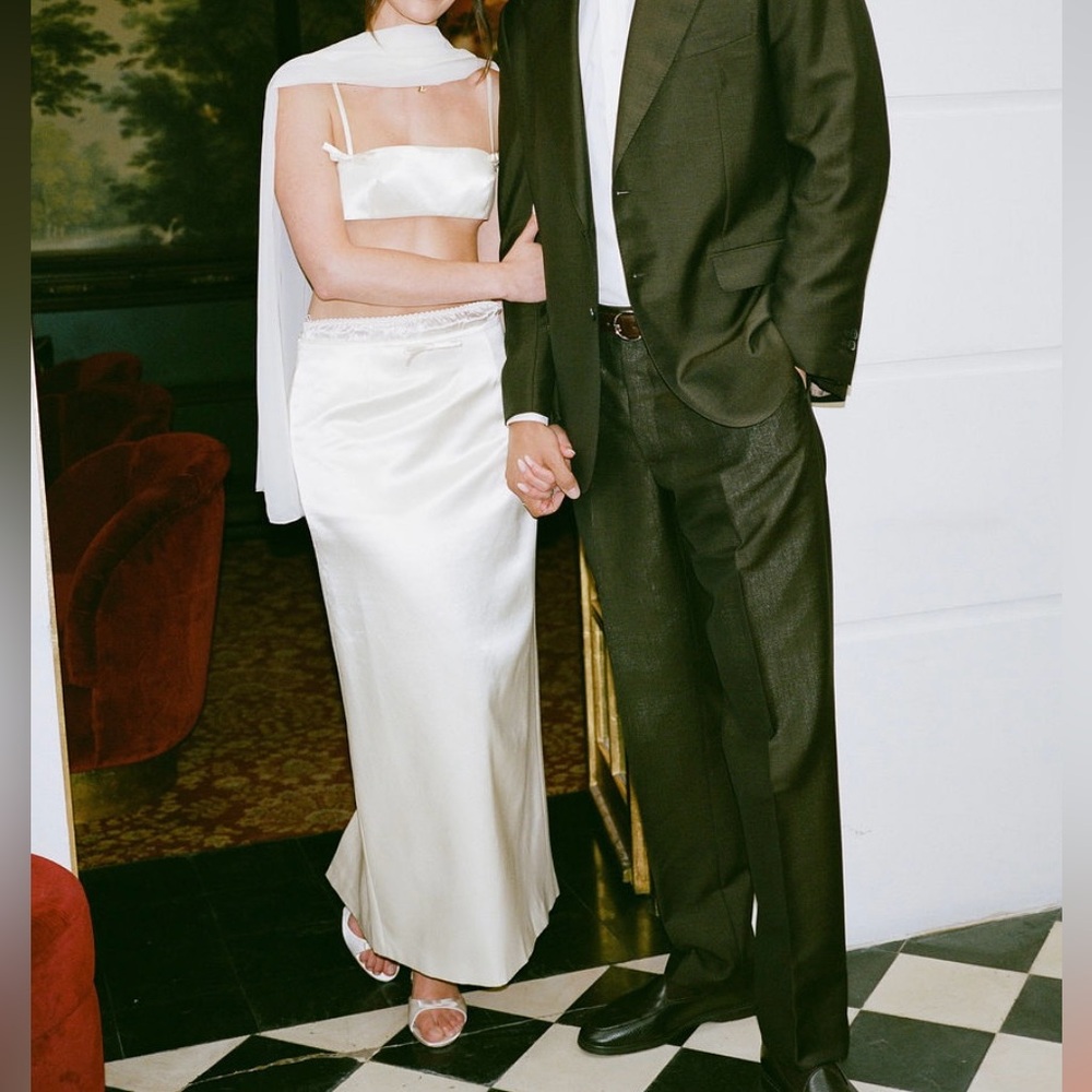 Elegant Cream Skirt Set - Picture 5 of 8